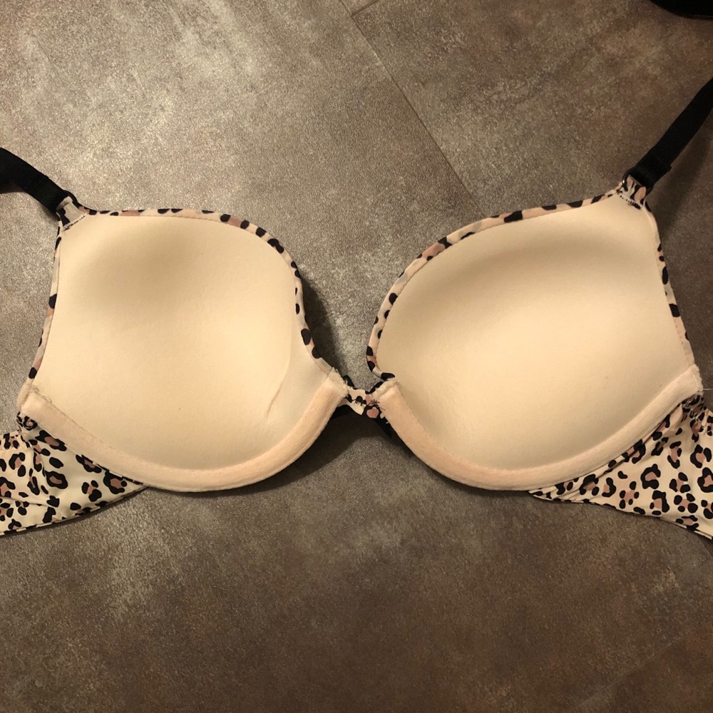 Victoria’s Secret push up bra - Picture 2 of 5